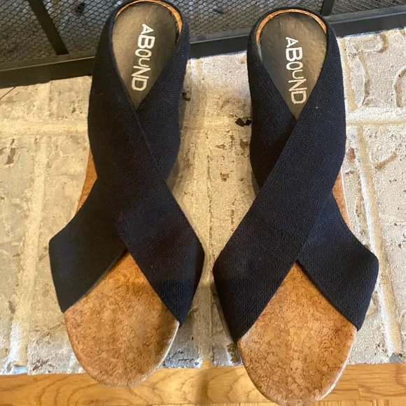 Size 9 Abound black wedge sandals - Picture 2 of 13